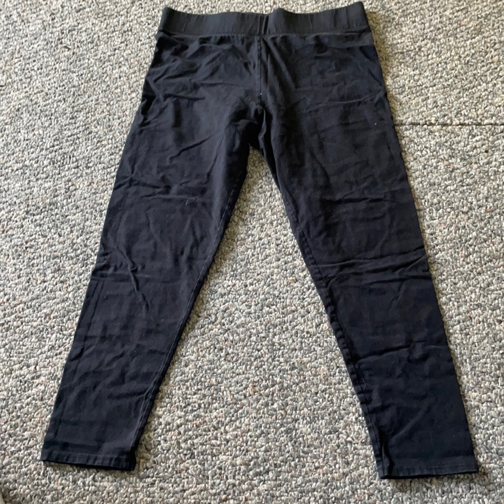 Black Capri pants
